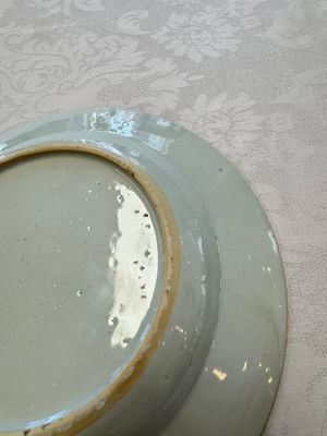 A pair of Chinese famille rose 'Peacock and Flowers' plates, Yongzheng — foto 9