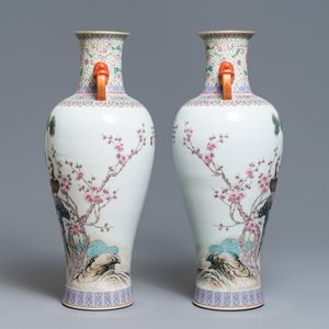 A pair of Chinese famille rose 'peacock' vases, Qianlong mark, Republic, 20th C. — 照片 2