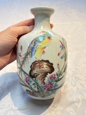 A pair of Chinese famille rose 'Pheasants' vases, Qianlong mark, Republic — photo 1
