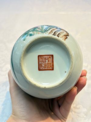 A pair of Chinese famille rose 'Pheasants' vases, Qianlong mark, Republic — photo 13