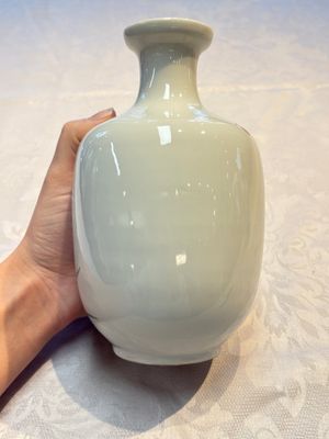 A pair of Chinese famille rose 'Pheasants' vases, Qianlong mark, Republic — photo 3