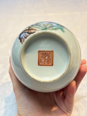 A pair of Chinese famille rose 'Pheasants' vases, Qianlong mark, Republic — photo 6
