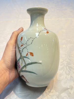 A pair of Chinese famille rose 'Pheasants' vases, Qianlong mark, Republic — photo 9
