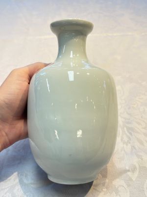 A pair of Chinese famille rose 'Pheasants' vases, Qianlong mark, Republic — photo 10