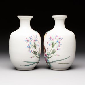 A pair of Chinese famille rose 'Pheasants' vases, Qianlong mark, Republic — photo 2