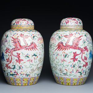 A pair of Chinese famille rose 'phoenix' jars and covers, Ji Xiang Ru Yi 吉祥如意 mark, 19th C. — photo 1