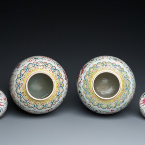 A pair of Chinese famille rose 'phoenix' jars and covers, Ji Xiang Ru Yi 吉祥如意 mark, 19th C. — photo 5