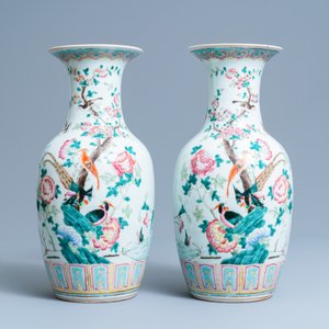 A pair of Chinese famille rose 'phoenix' vases, 19th C. — 照片 3