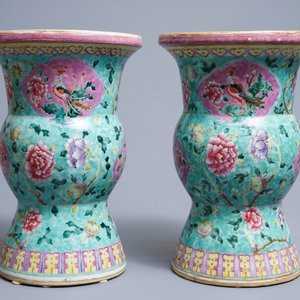 A pair of Chinese famille rose 'phoenix' vases for the Straits or Peranakan market, 19th C. — 照片 2