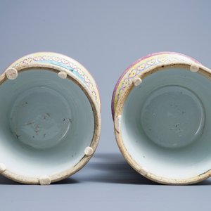 A pair of Chinese famille rose 'phoenix' vases for the Straits or Peranakan market, 19th C. — 照片 6