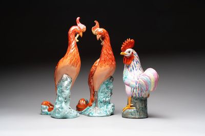 A pair of Chinese famille rose phoenixes and a rooster, Jingdezhen mark, 20th C.