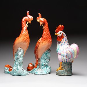 A pair of Chinese famille rose phoenixes and a rooster, Jingdezhen mark, 20th C. — photo 1