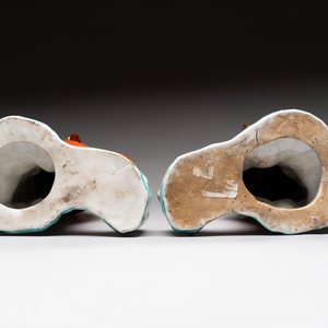 A pair of Chinese famille rose phoenixes and a rooster, Jingdezhen mark, 20th C. — photo 7