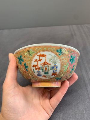 A pair of Chinese famille rose pink-ground 'antiquities' bowls, Zhengde mark, 19th C. — photo 1