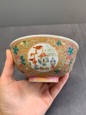 A pair of Chinese famille rose pink-ground 'antiquities' bowls, Zhengde mark, 19th C. — photo 7