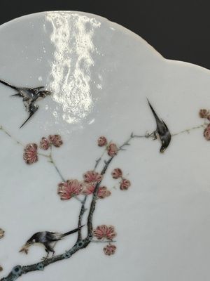 A pair of Chinese famille rose plaques with birds among blossoming branches, 19th C. — photo 12