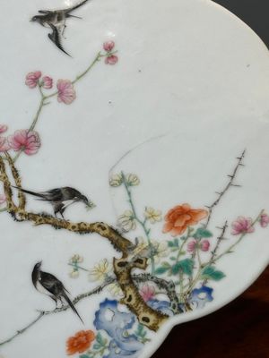 A pair of Chinese famille rose plaques with birds among blossoming branches, 19th C. — photo 3