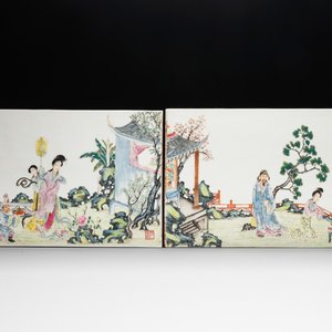 A pair of Chinese famille rose plaques with garden scenes, 19/20th C. — photo 1