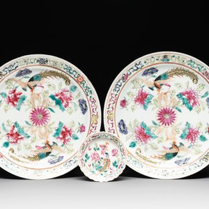 A pair of Chinese famille rose plates and a saucer for the Straits or Peranakan market, 19th C. — photo 1