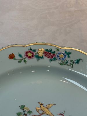 A pair of Chinese famille rose plates and one dish with birds and floral design, Qianlong — photo 11