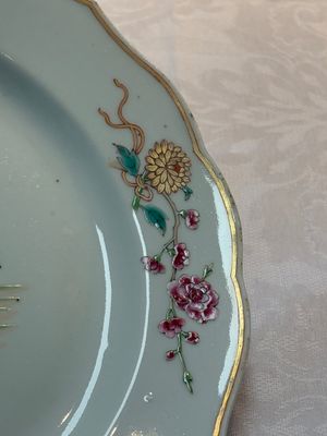 A pair of Chinese famille rose plates and one dish with birds and floral design, Qianlong — photo 12