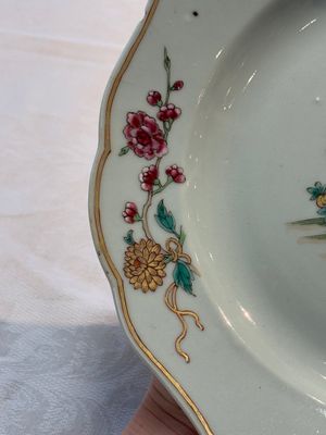 A pair of Chinese famille rose plates and one dish with birds and floral design, Qianlong — photo 14