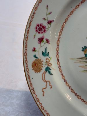 A pair of Chinese famille rose plates and one dish with birds and floral design, Qianlong — photo 6