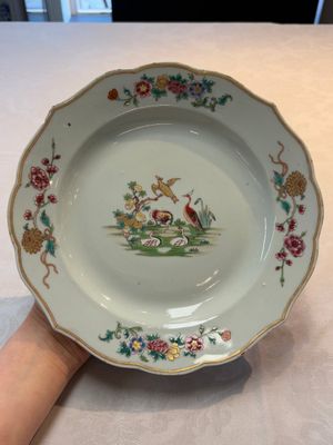 A pair of Chinese famille rose plates and one dish with birds and floral design, Qianlong — photo 9