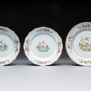 A pair of Chinese famille rose plates and one dish with birds and floral design, Qianlong — photo 1