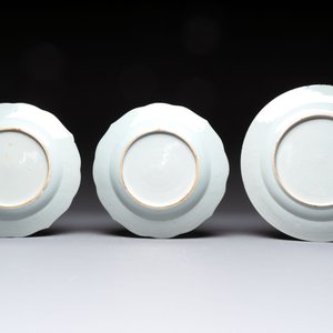 A pair of Chinese famille rose plates and one dish with birds and floral design, Qianlong — photo 2