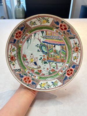 A pair of Chinese famille rose plates with a lady and boys in a boat, Yongzheng/Qianlong — photo 1