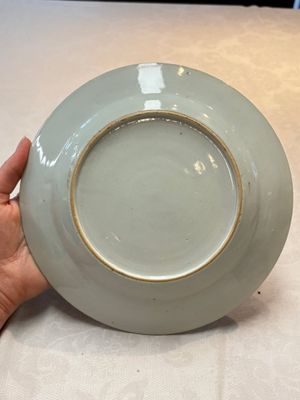 A pair of Chinese famille rose plates with a lady and boys in a boat, Yongzheng/Qianlong — photo 14