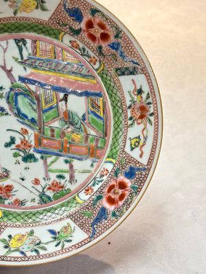 A pair of Chinese famille rose plates with a lady and boys in a boat, Yongzheng/Qianlong — photo 4