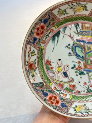 A pair of Chinese famille rose plates with a lady and boys in a boat, Yongzheng/Qianlong — photo 6