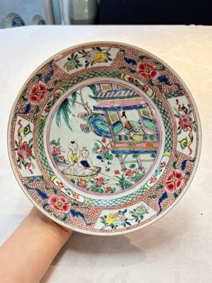 A pair of Chinese famille rose plates with a lady and boys in a boat, Yongzheng/Qianlong — photo 8