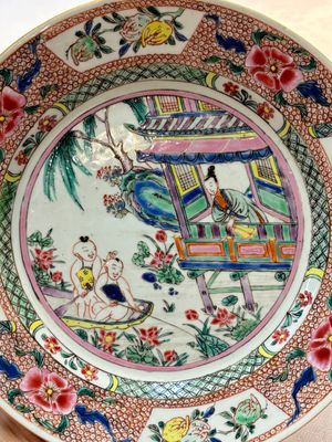 A pair of Chinese famille rose plates with a lady and boys in a boat, Yongzheng/Qianlong — photo 9