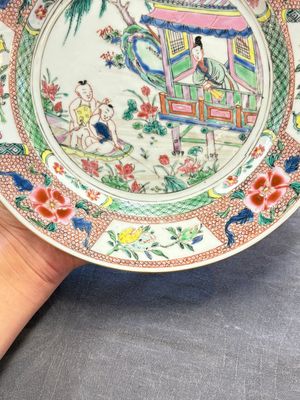 A pair of Chinese famille rose plates with figural design, Yongzheng/Qianlong — photo 13