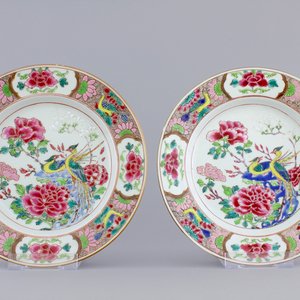 A pair of Chinese famille rose plates with pheasants, Qianlong, 18th C. — photo 1