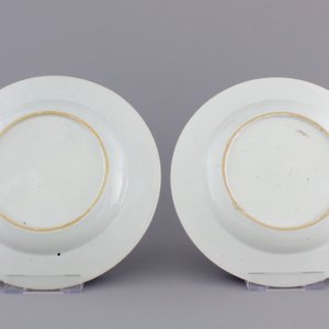 A pair of Chinese famille rose plates with pheasants, Qianlong, 18th C. — photo 2