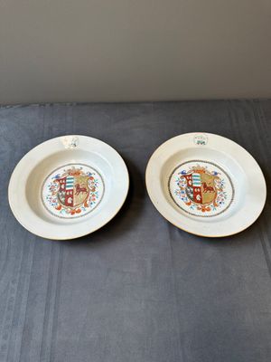 A pair of Chinese famille rose plates with the arms of Fazakerley Impaling Lutwyche for the English market, Qianlong — photo 1