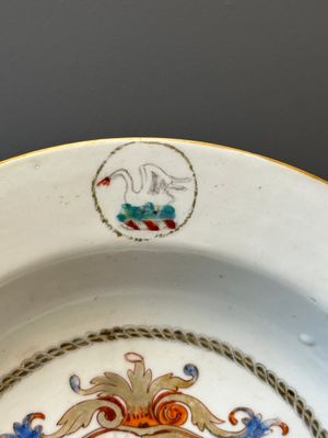 A pair of Chinese famille rose plates with the arms of Fazakerley Impaling Lutwyche for the English market, Qianlong — photo 4
