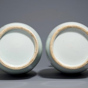 A pair of Chinese famille rose 'playing boys' vases, 19/20th C. — photo 6