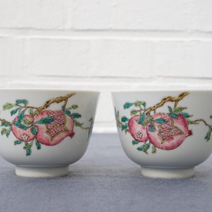 A pair of Chinese famille rose pomegranate cups, Daoguang mark, 19/20th C. — photo 8