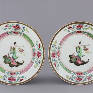 A pair of Chinese famille rose porcelain plates depicting Lan Tsai Ho, Yongzheng, 1722-1735 — photo 1