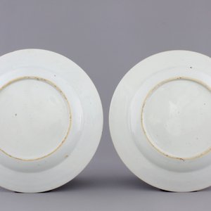 A pair of Chinese famille rose porcelain plates depicting Lan Tsai Ho, Yongzheng, 1722-1735 — photo 2