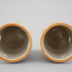A pair of Chinese famille rose porcelain relief-moulded hat stands, 19th C. — 照片 5
