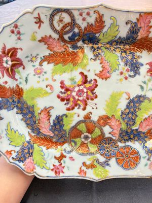 A pair of Chinese famille rose 'pseudo-tobacco leaf' dishes and a saucer, Qianlong — 照片 15