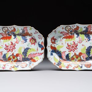 A pair of Chinese famille rose 'pseudo-tobacco leaf' dishes and a saucer, Qianlong — 照片 3