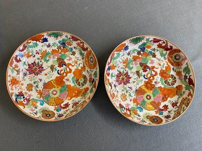 A pair of Chinese famille rose 'pseudo-tobacco leaf' plates, Qianlong — 照片 1