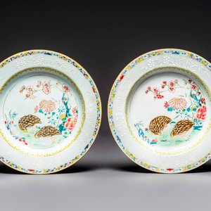 A pair of Chinese famille rose 'quail' plates, Yongzheng — 照片 1